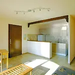 Tiuccia Beachside Apartment For 6 דירה