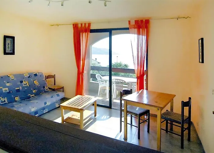 Tiuccia Beachside Apartment For 6 * Casaglione